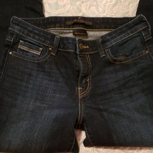 Levi's Mid Rise Skinny Size 5 - Darker Wash